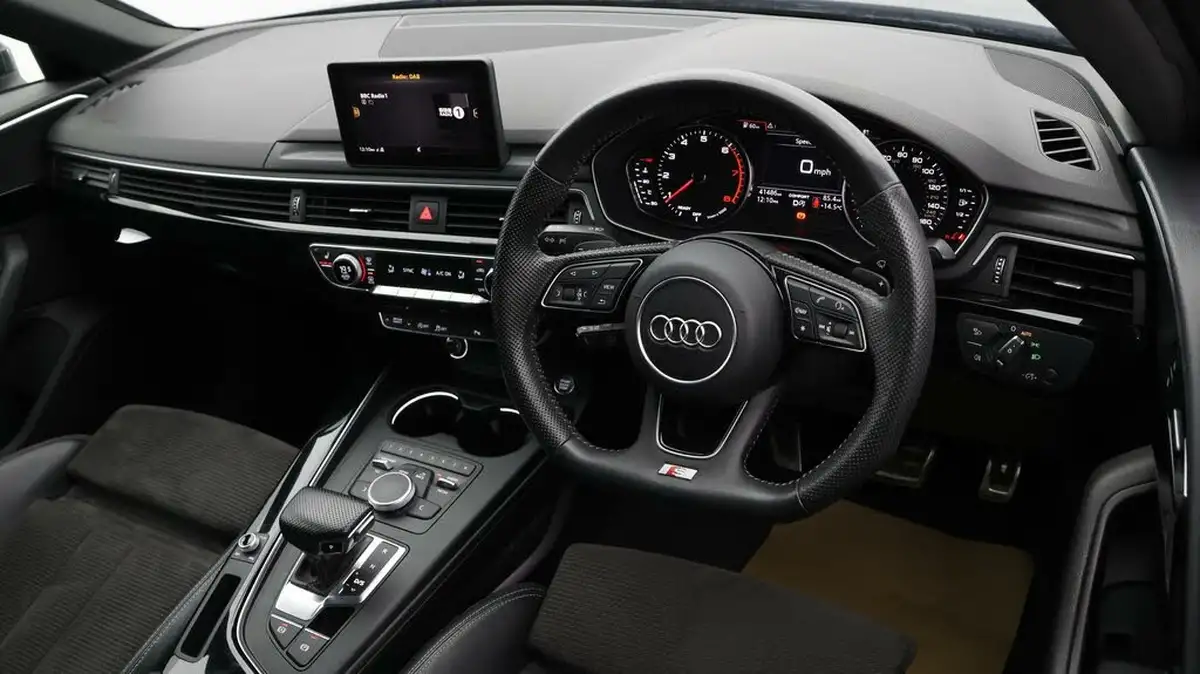 2019-audi-a4-20-35-tfsi-black-edition-s-tronic-big-8