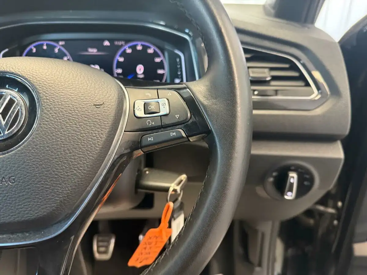 2018-volkswagen-t-roc-15-tsi-sel-ss-big-19