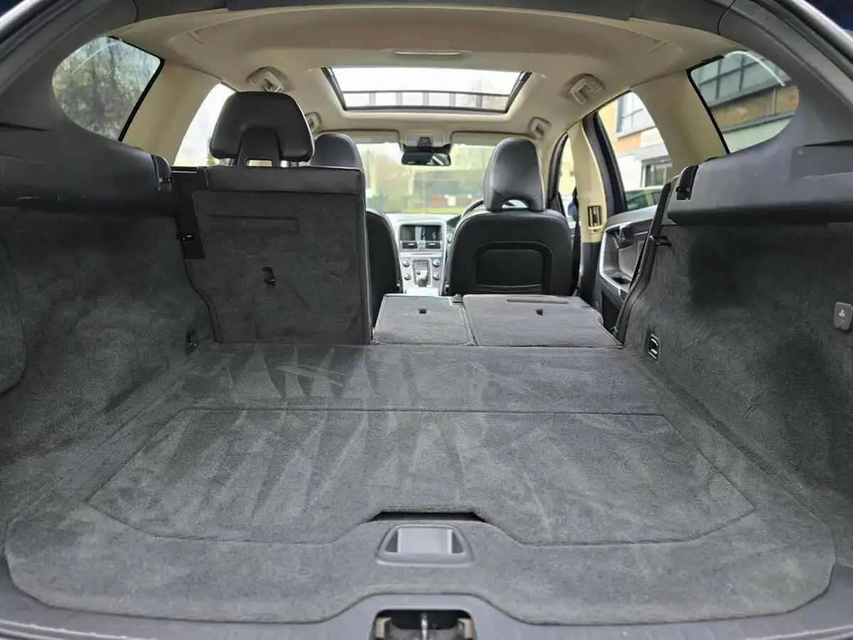 2010-volvo-xc60-20-t5-se-big-15