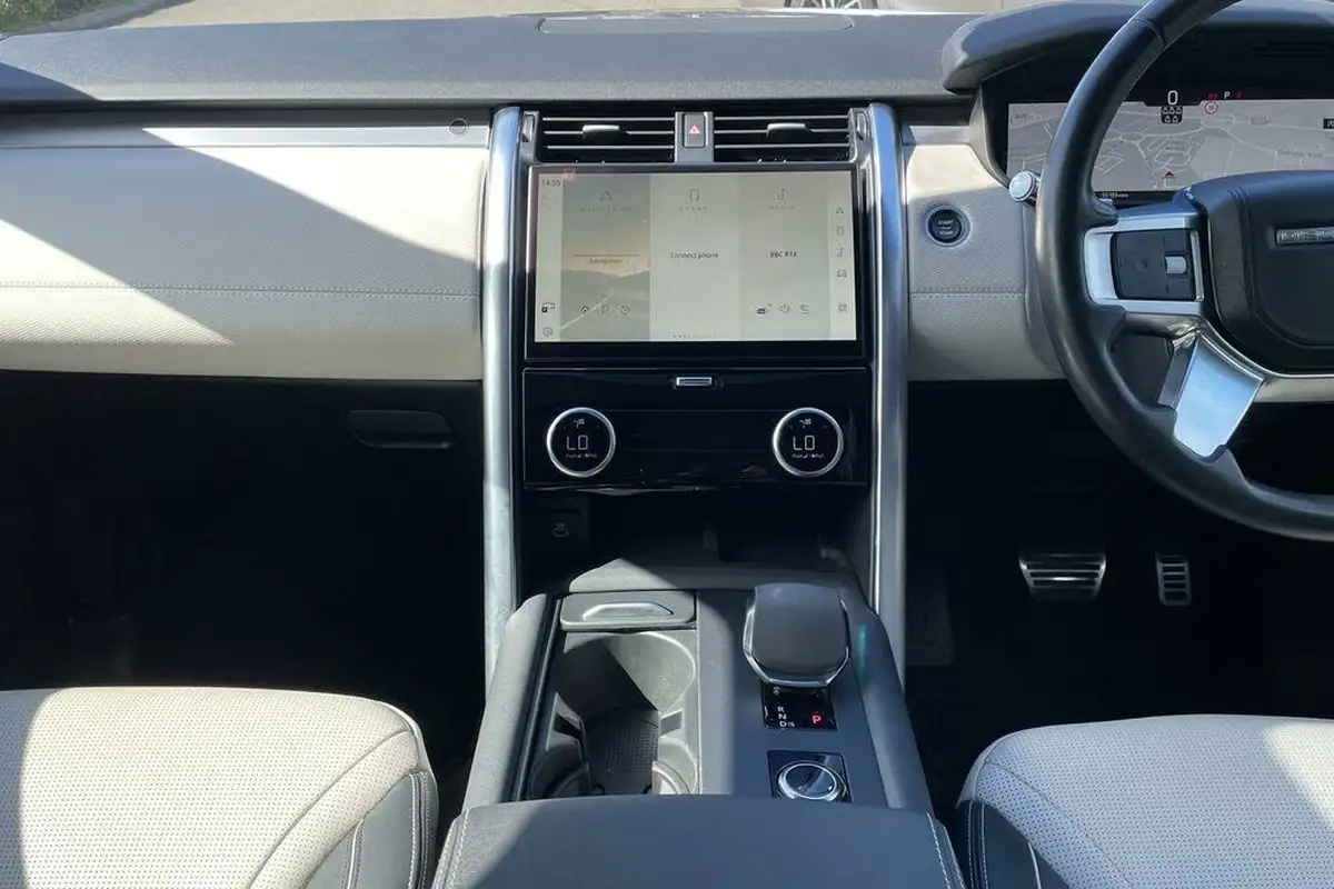 2021-land-rover-discovery-30-d300-r-dynamic-hse-big-13