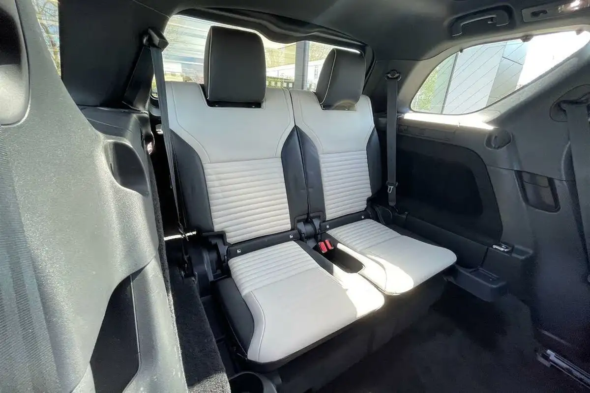 2021-land-rover-discovery-30-d300-r-dynamic-hse-big-37