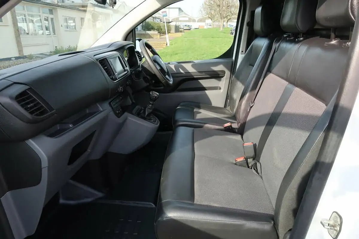 2020-vauxhall-vivaro-20td-3100-l2h1-dynamic-big-26