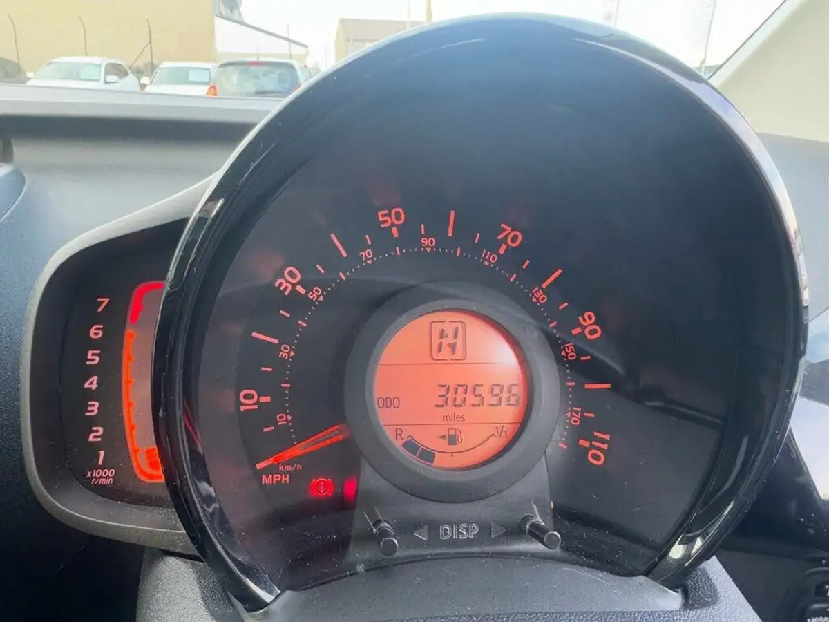 2015-toyota-aygo-10-vvt-i-x-clusiv-5d-x-shift-big-12