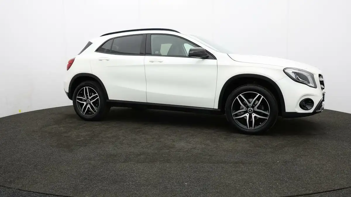 2019-mercedes-benz-gla-class-16-gla-180-urban-edition-7g-dct-big-37