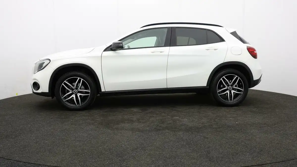 2019-mercedes-benz-gla-class-16-gla-180-urban-edition-7g-dct-big-61
