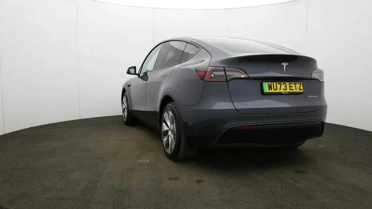 2023-tesla-model-y-e-long-range-big-25