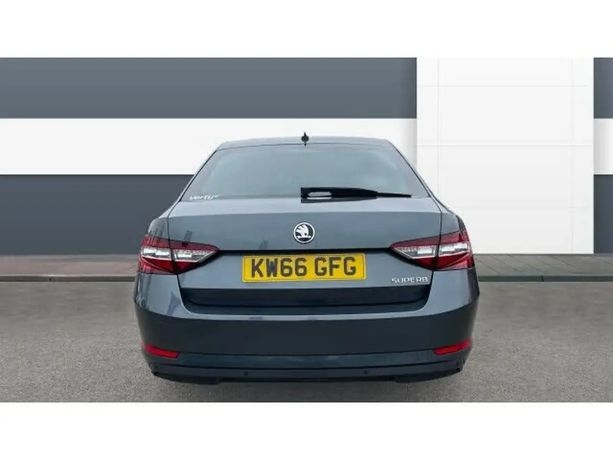 2016-skoda-superb-20tdi-scr-laurin-klement-190ps-4x4-hatchback-dsg-big-5