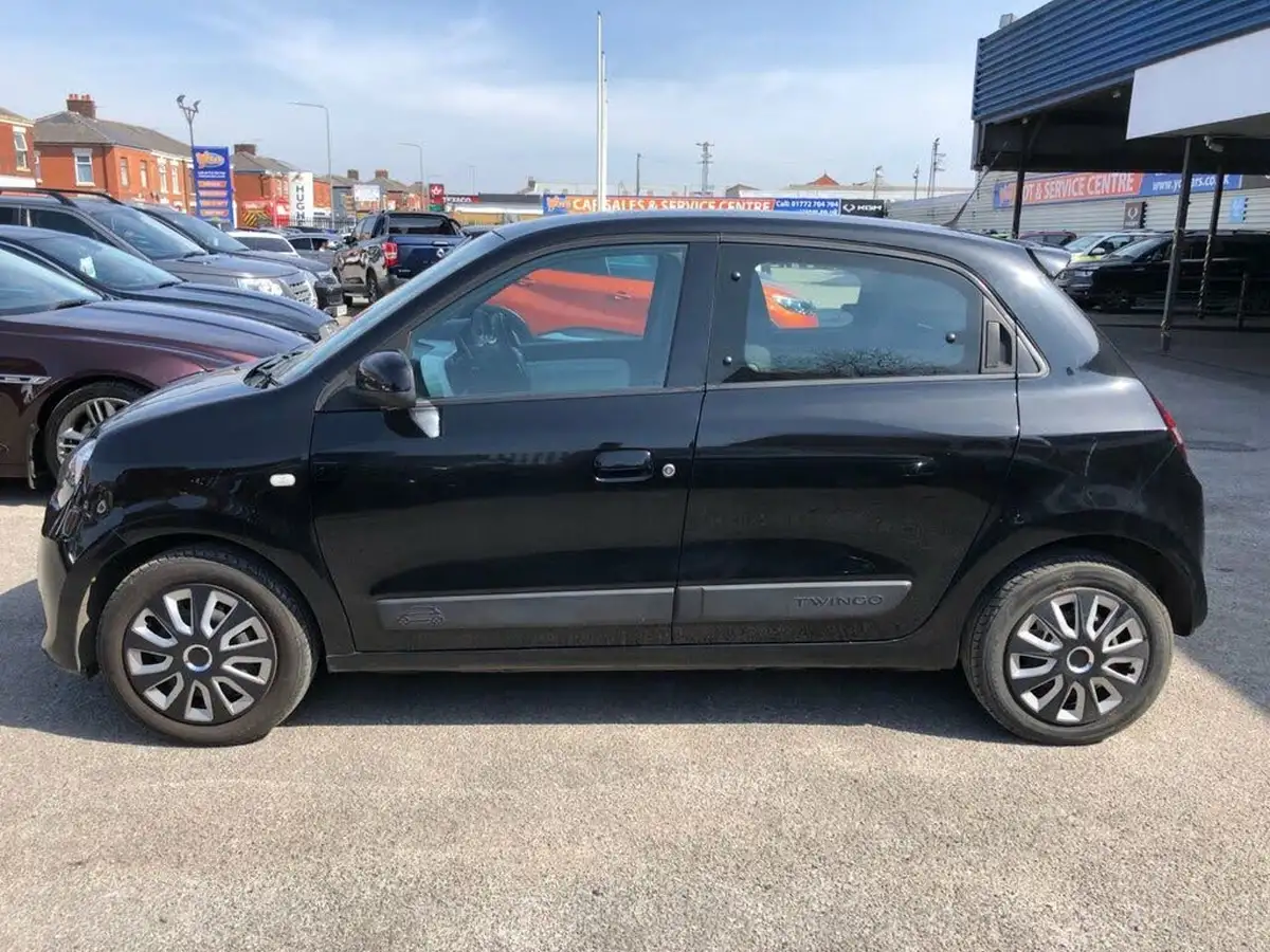 2015-renault-twingo-10-play-big-7