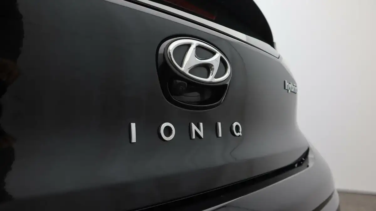 2021-hyundai-ioniq-16-gdi-premium-hybrid-big-22