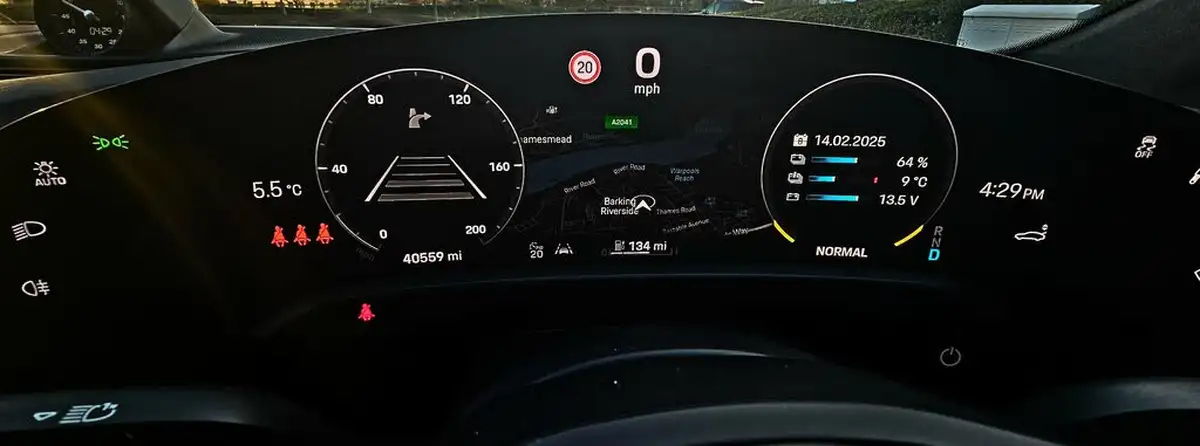 2020-porsche-taycan-e-turbo-big-55