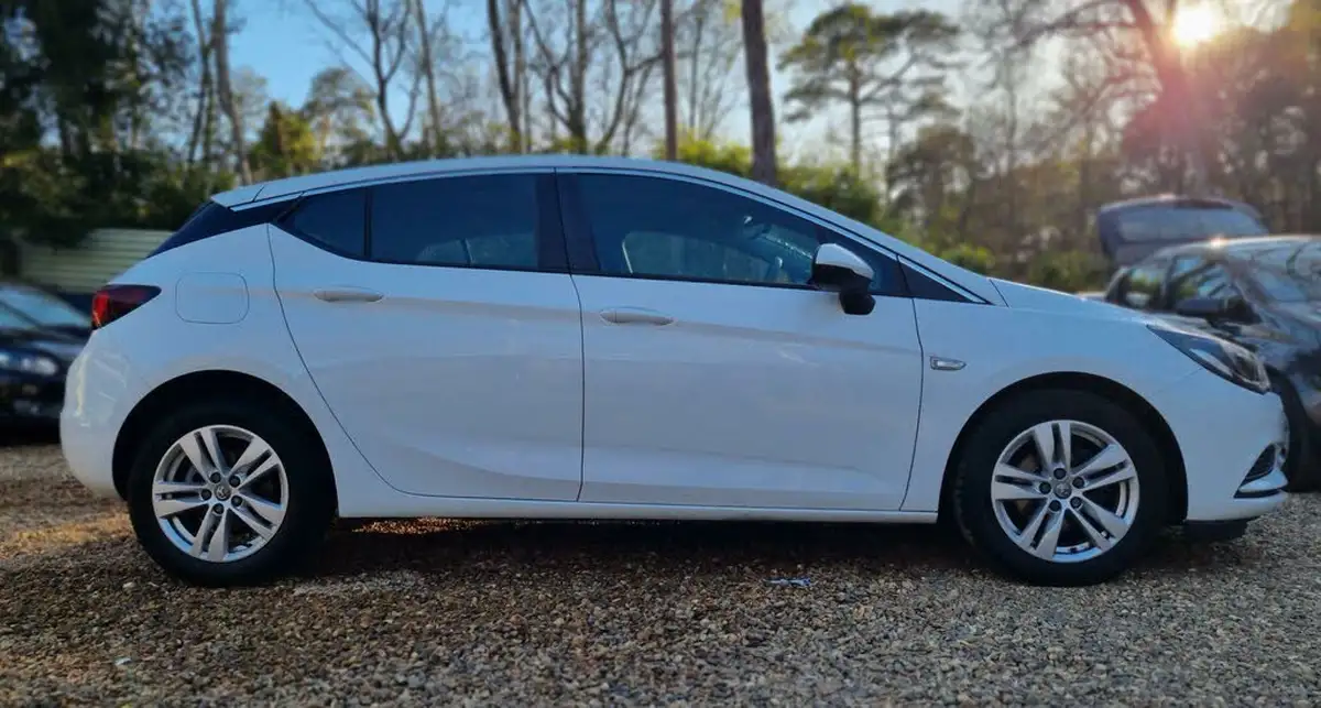 2016-vauxhall-astra-16cdti-design-110ps-ecoflex-ss-hatchback-big-10