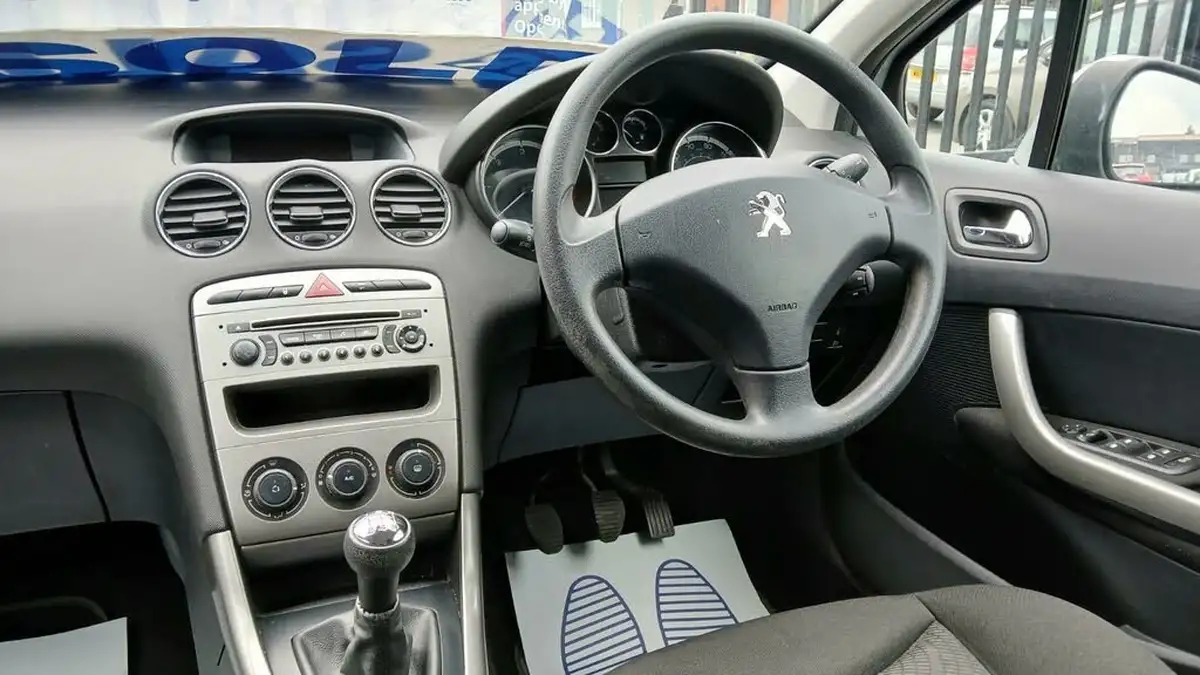 2011-peugeot-308-16td-access-16hdi-92bhp-fap-big-41