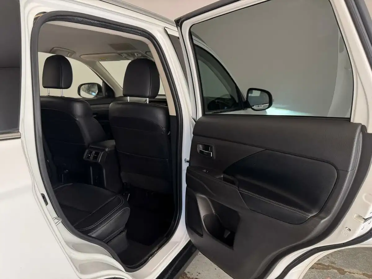 2019-mitsubishi-outlander-20-exceed-big-15