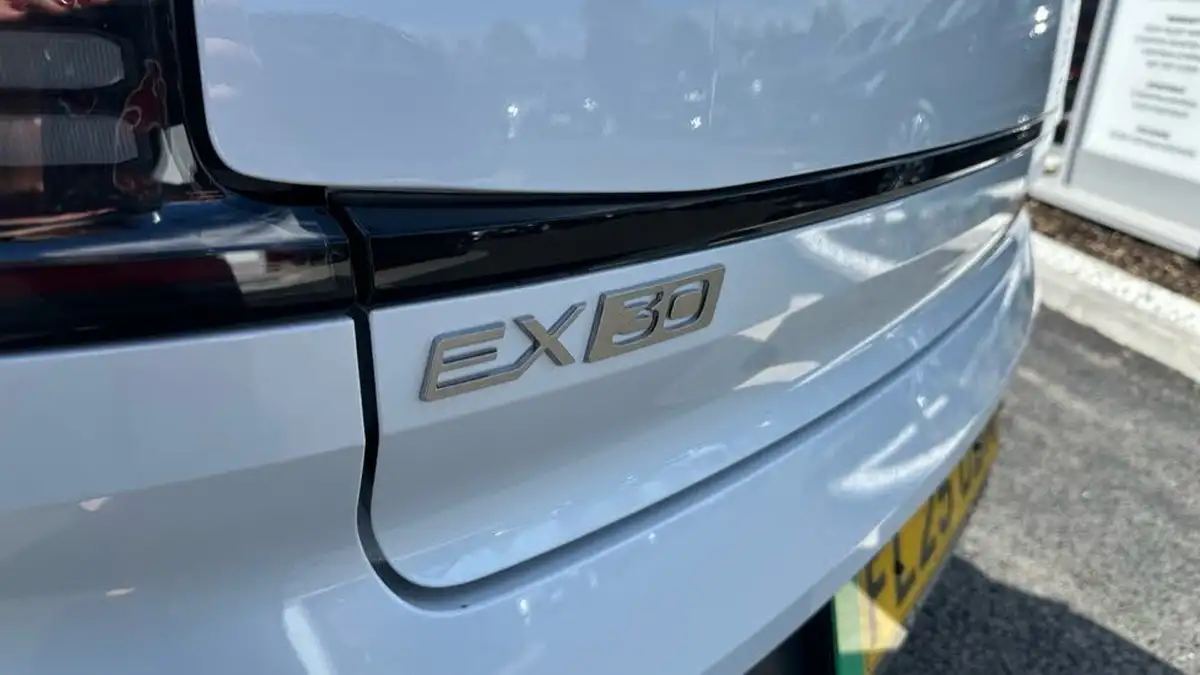 2025-volvo-ex30-e-twin-ultra-big-14