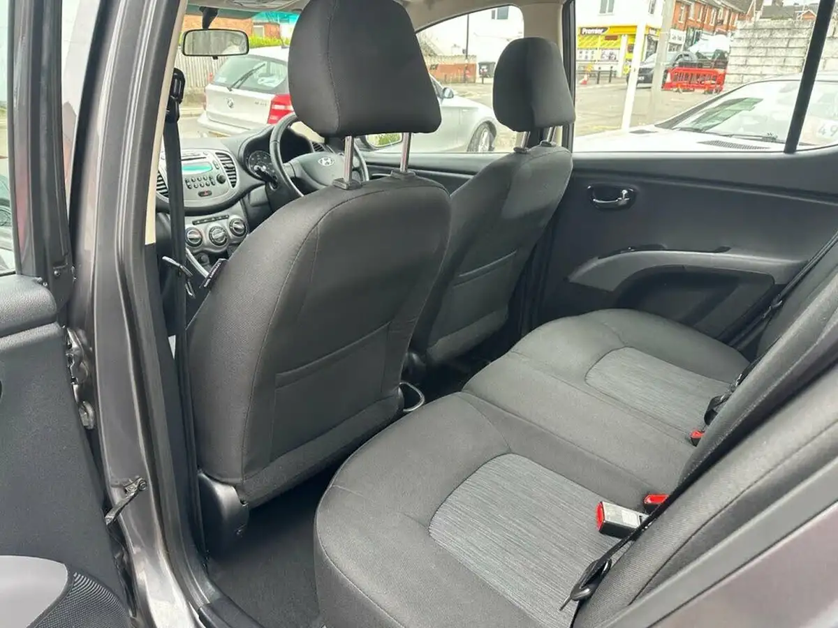 2013-hyundai-i10-12-style-big-16