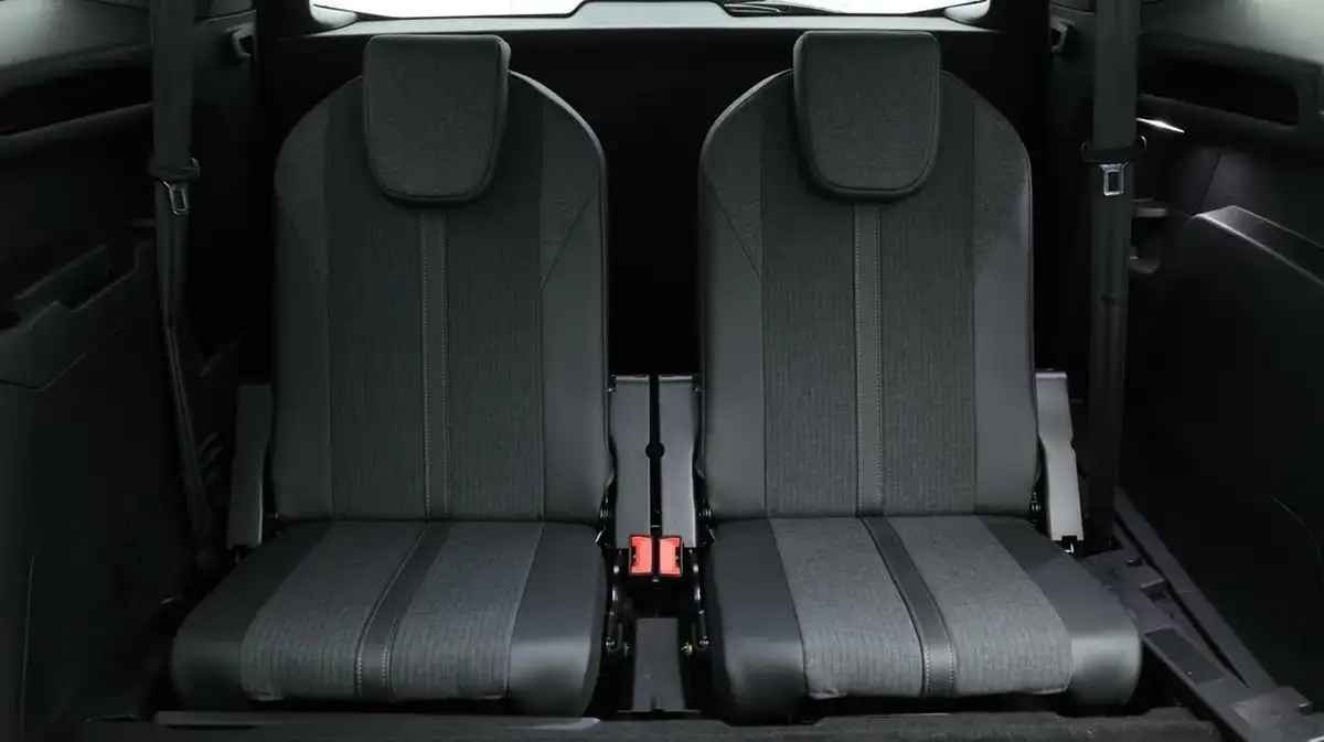 2020-peugeot-5008-suv-16-puretech-gt-line-premium-big-21
