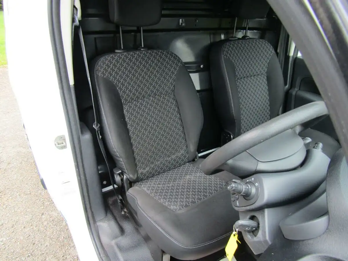 2015-renault-kangoo-15td-ml19-energy-dci-75-business-panel-big-1