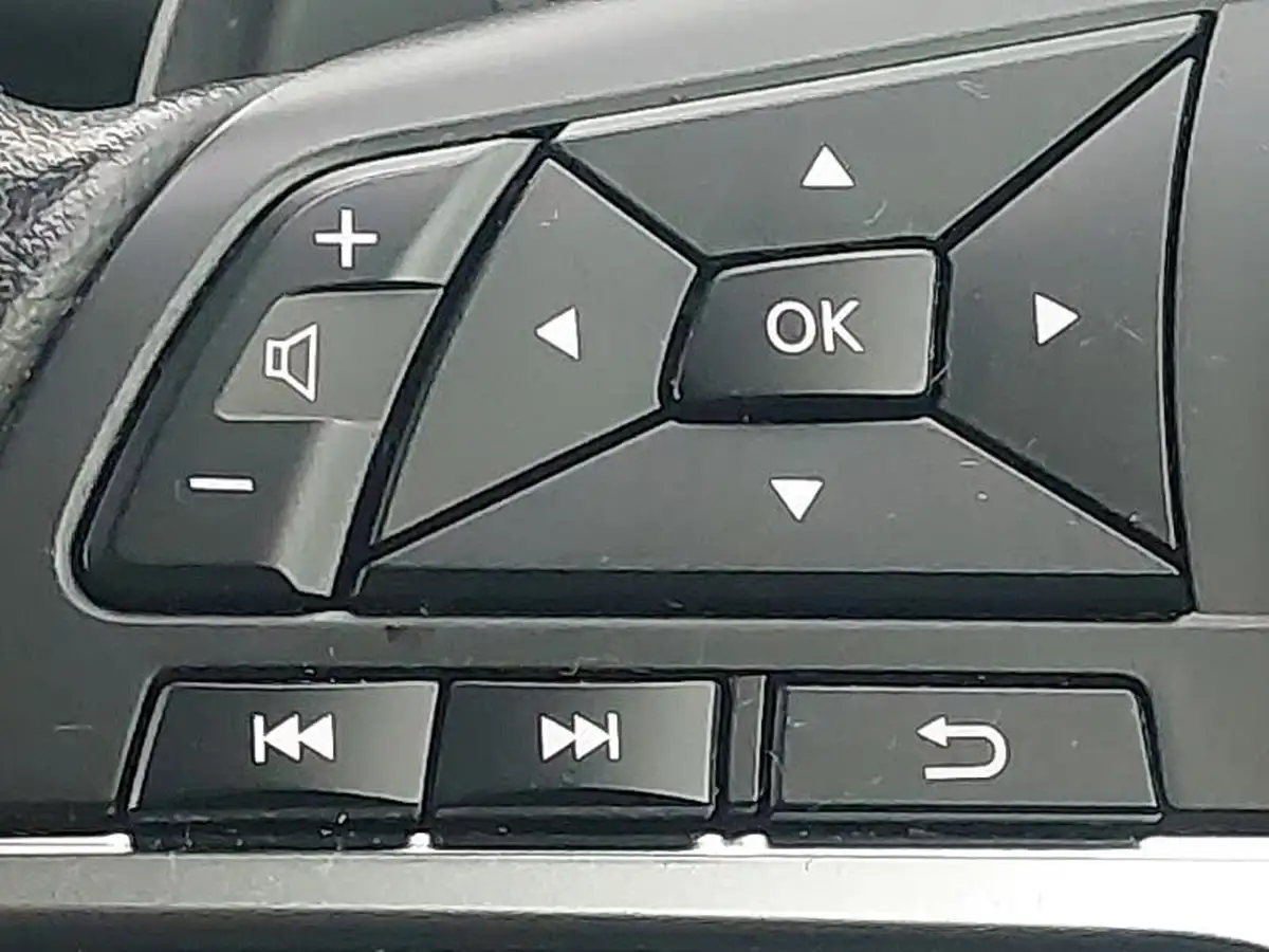 2021-nissan-juke-10-dig-t-n-connecta-dct-big-13