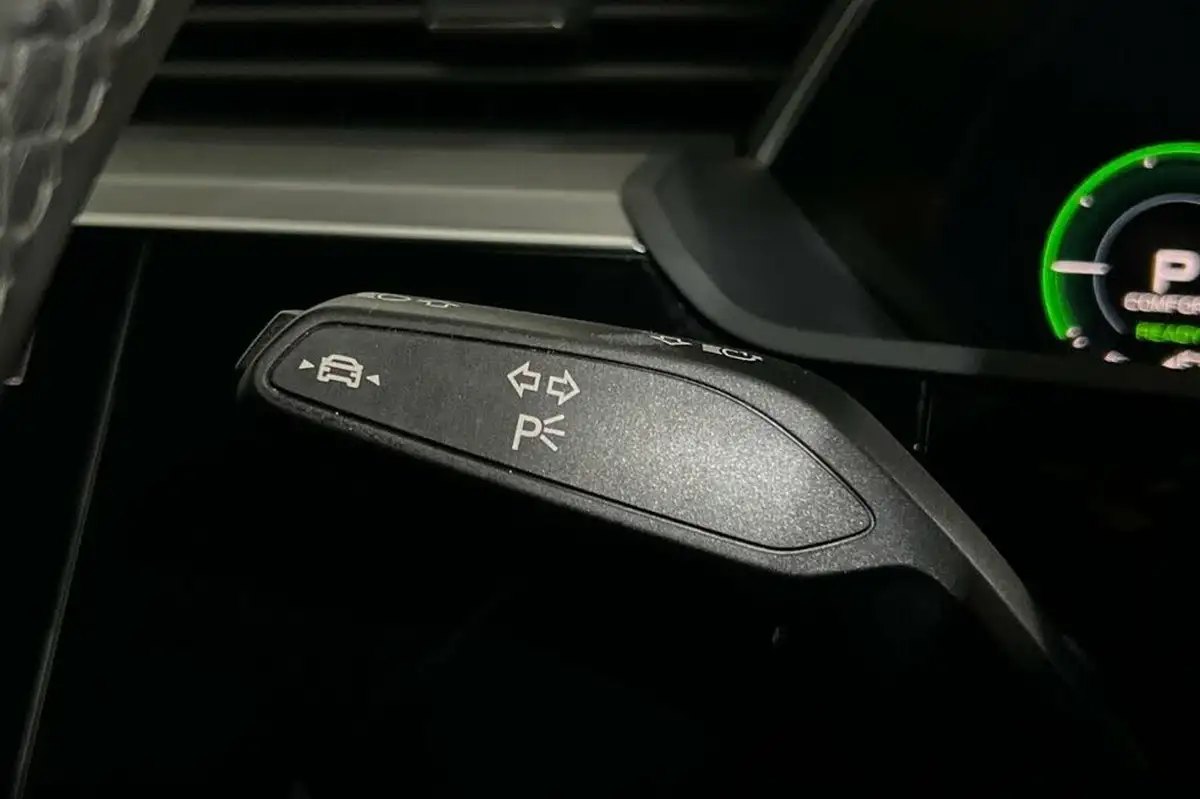 2021-audi-e-tron-50e-black-edition-station-wagon-big-23
