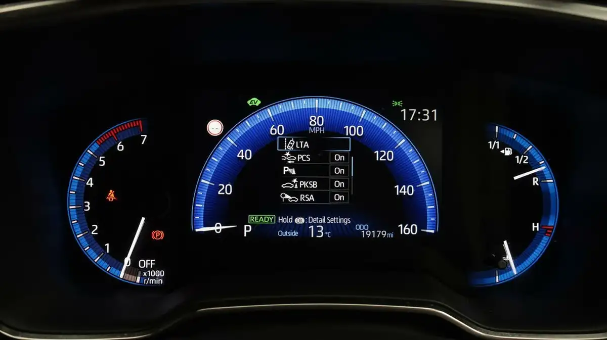 2019-toyota-corolla-18-vvt-i-icon-spare-wheel-hatchback-5d-big-10