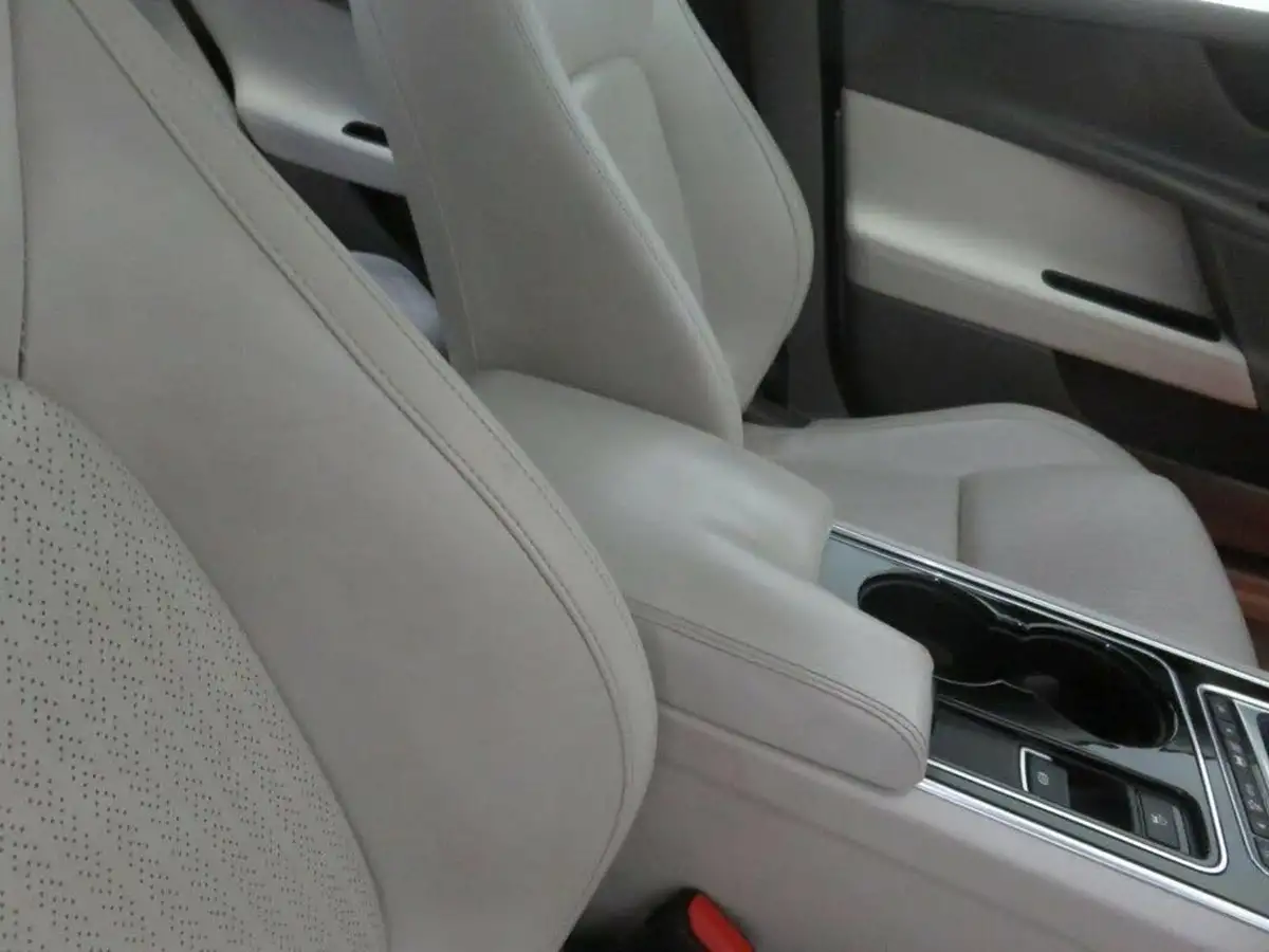 2015-jaguar-xe-20td-portfolio-163ps-auto-big-36