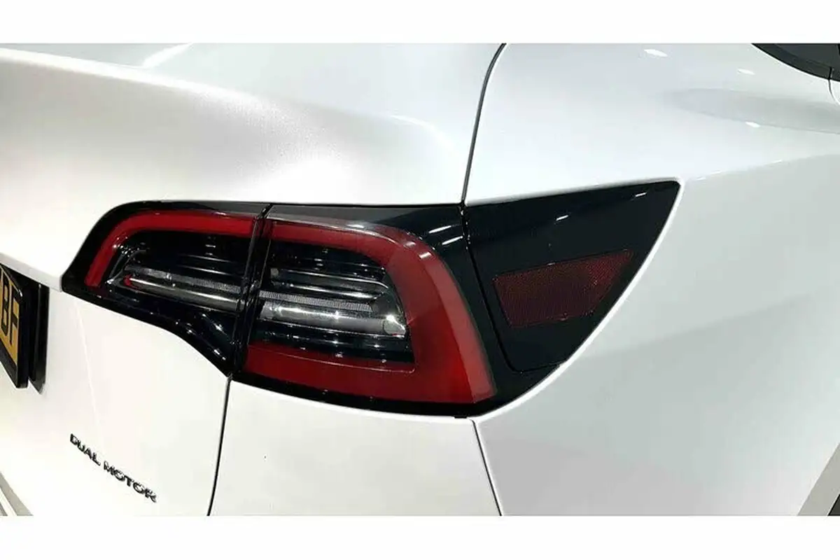 2022-tesla-model-y-e-long-range-big-12