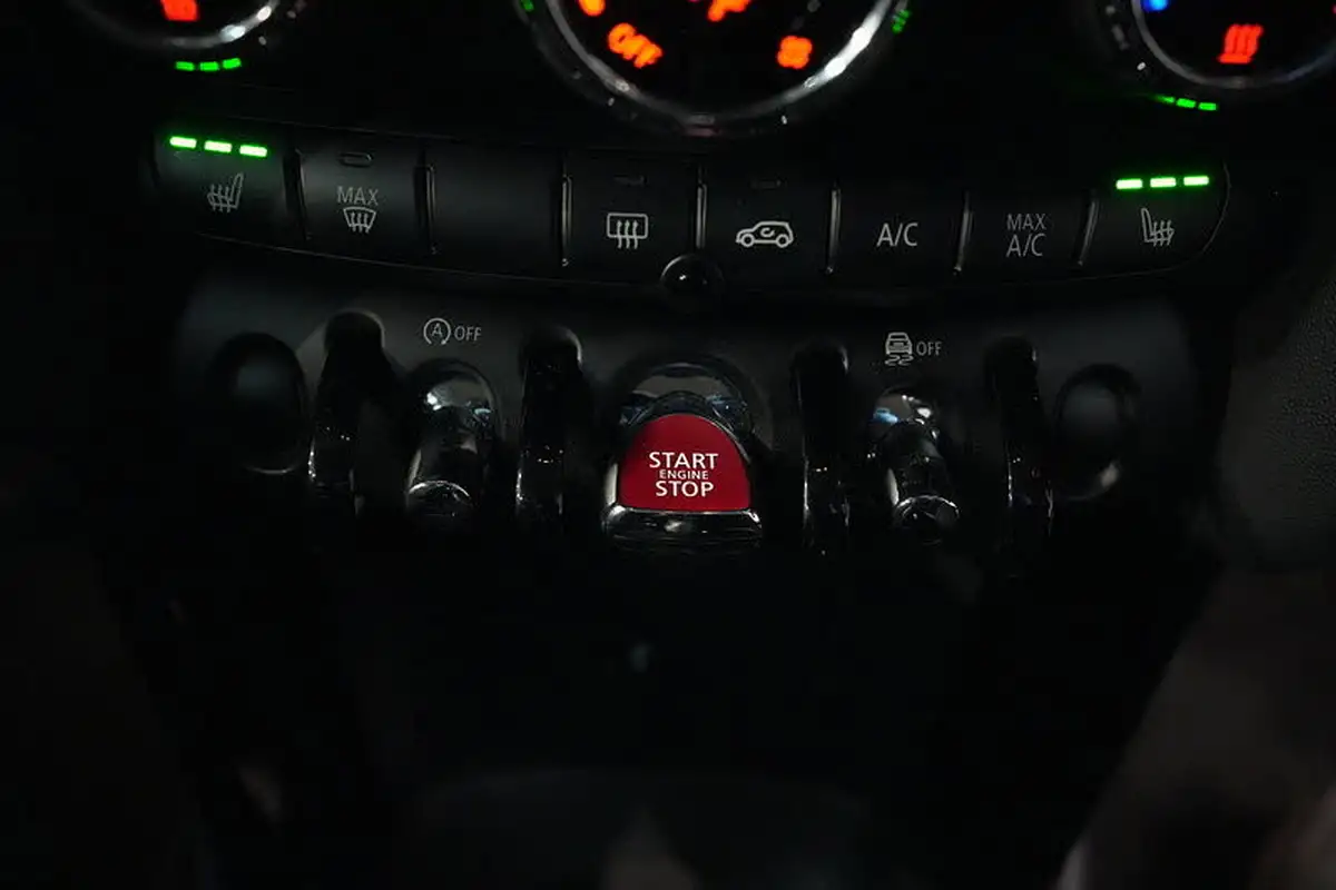 2021-mini-cooper-15-cooper-classic-hatchback-5d-big-37