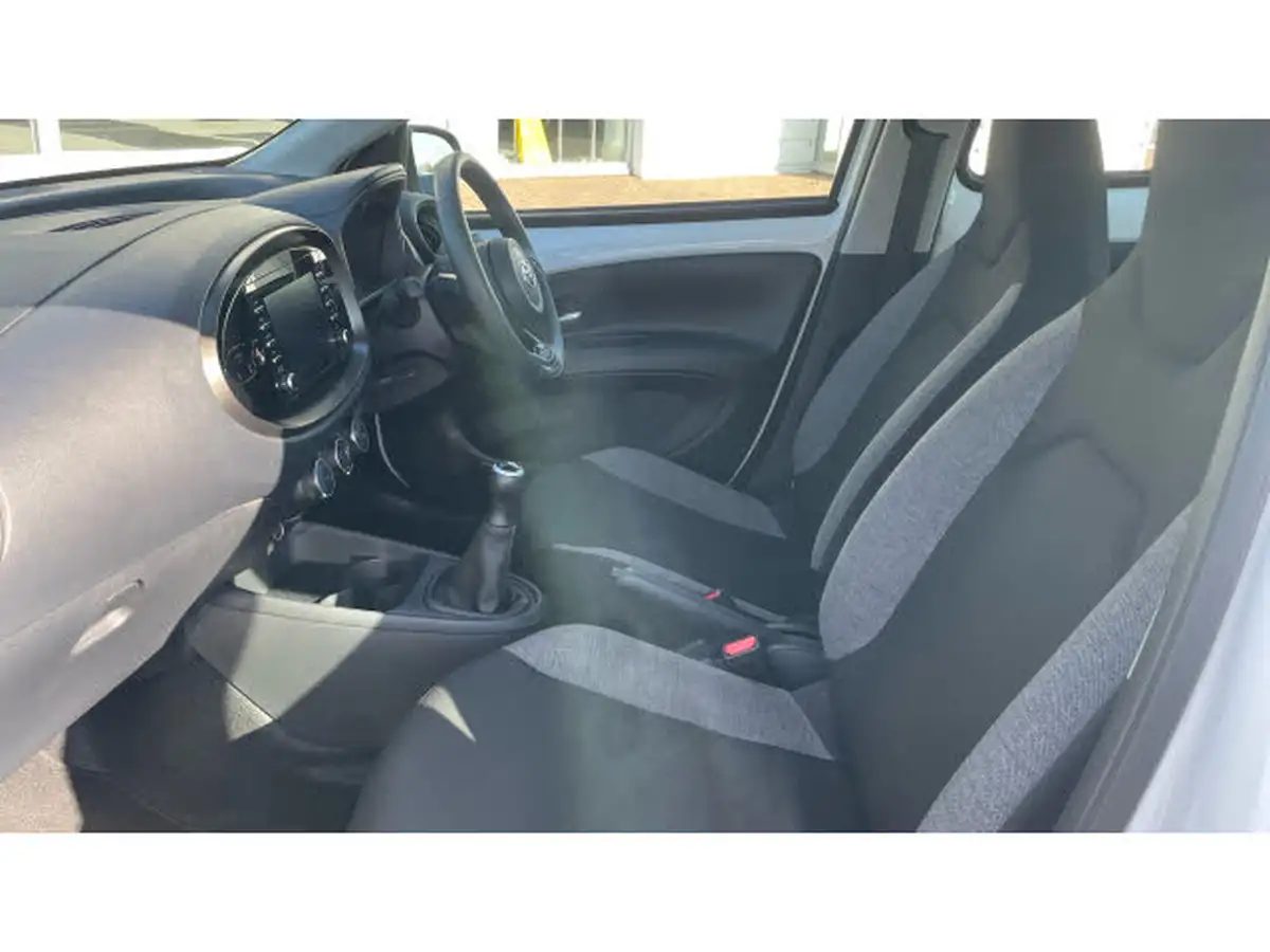 2023-toyota-aygo-x-10-vvt-i-pure-big-9