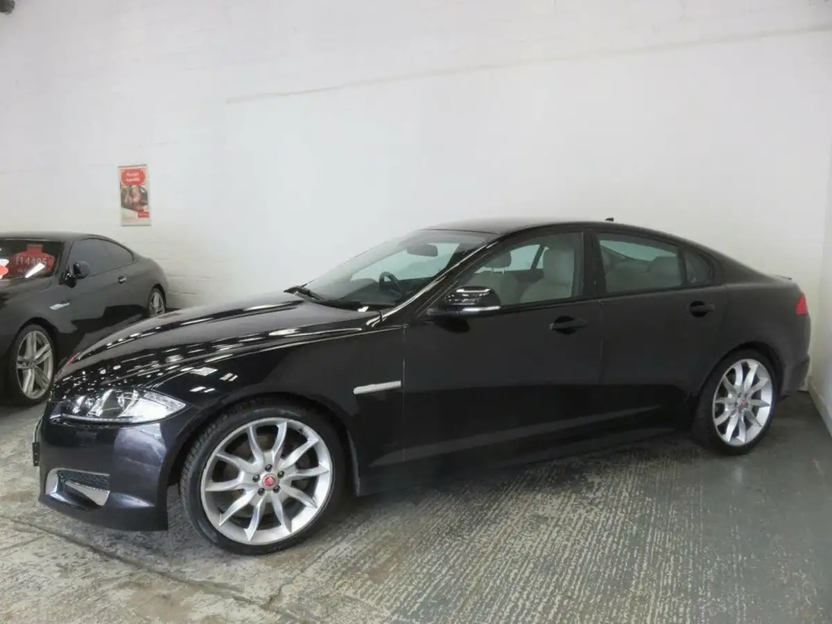 2014-jaguar-xf-30td-s-premium-luxury-saloon-4d-big-3