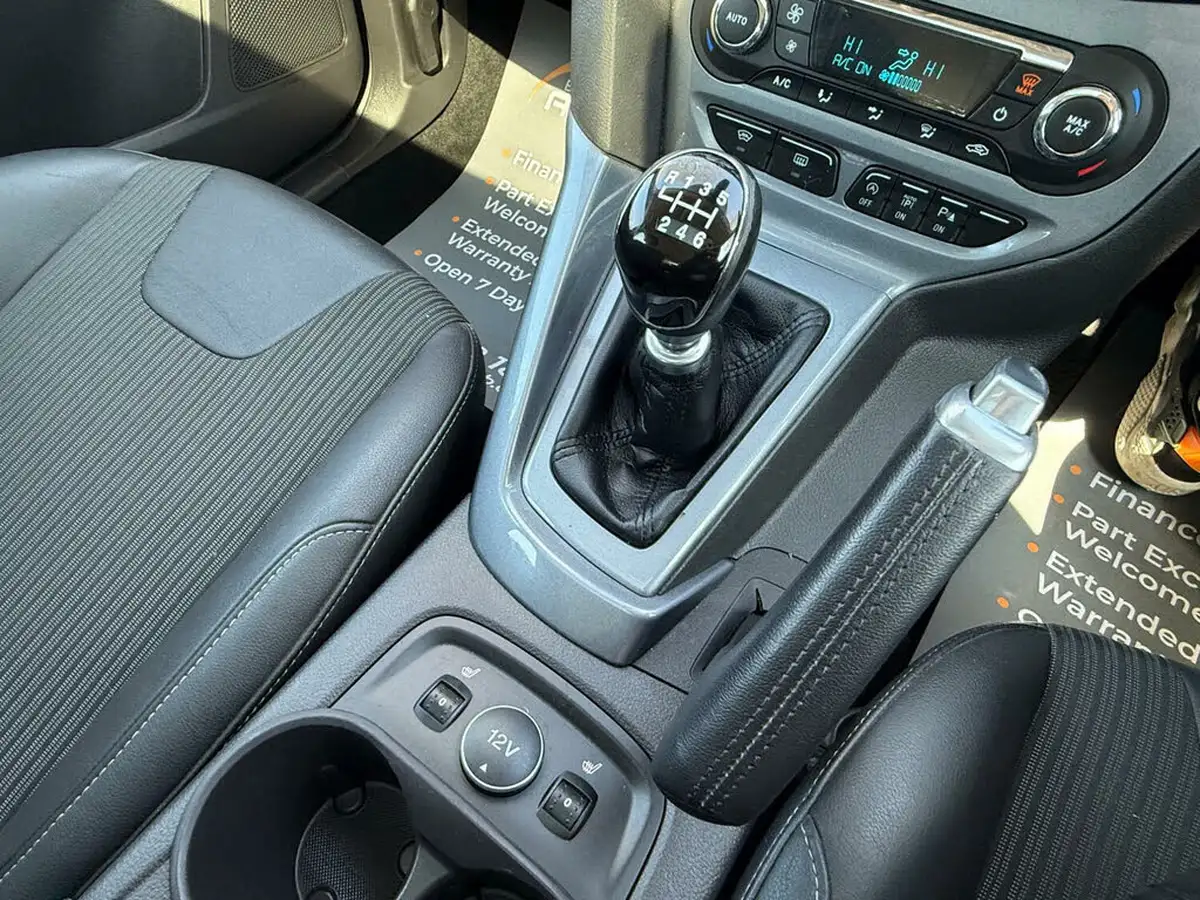 2013-ford-focus-16-titanium-x-182ps-hatchback-big-24