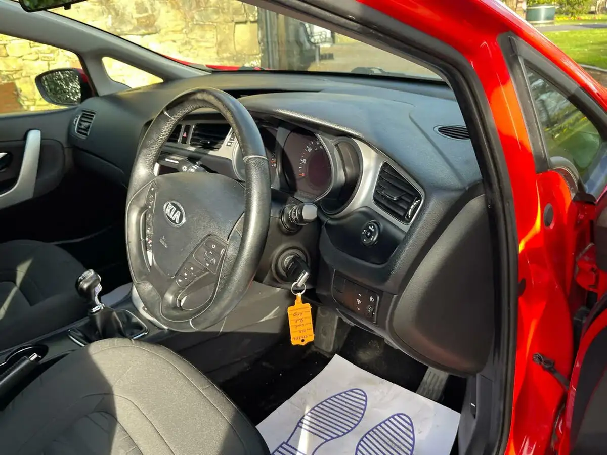 2015-kia-pro-ceed-14-sr7-gdi-1396cc-big-18