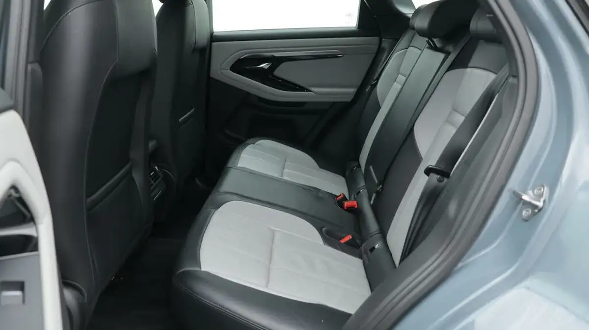 2021-land-rover-range-rover-evoque-15-p300e-r-dynamic-s-big-16