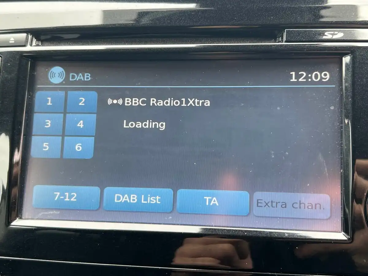 2015-nissan-qashqai-12-n-tec-big-38