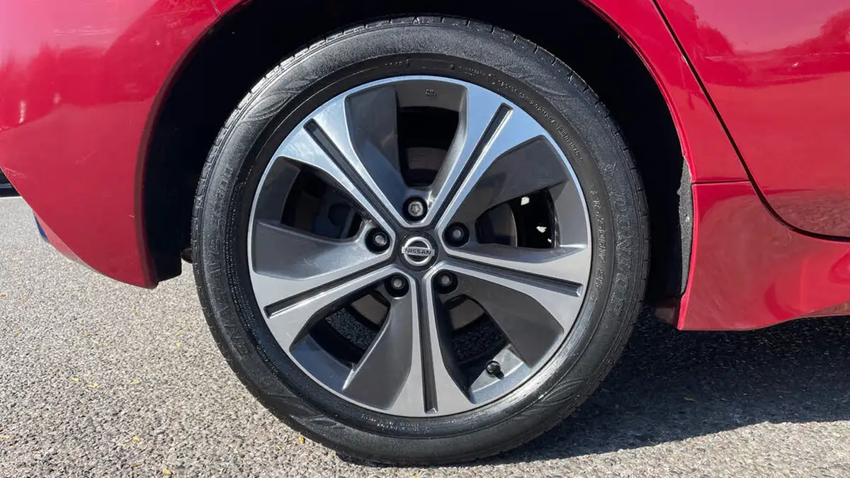 2018-nissan-leaf-e-n-connecta-big-18