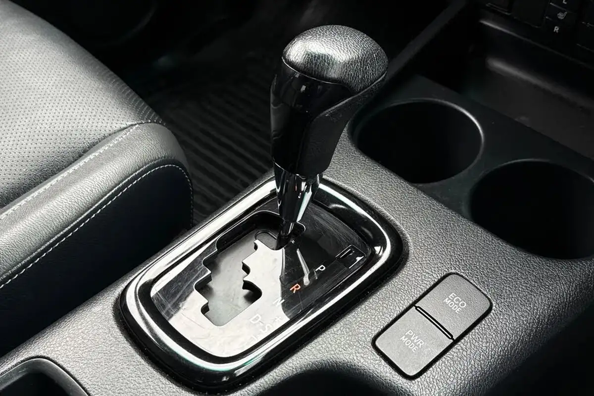 2021-toyota-hi-lux-28d-4d-invincible-x-at35-204hpeu6dt-e-big-22