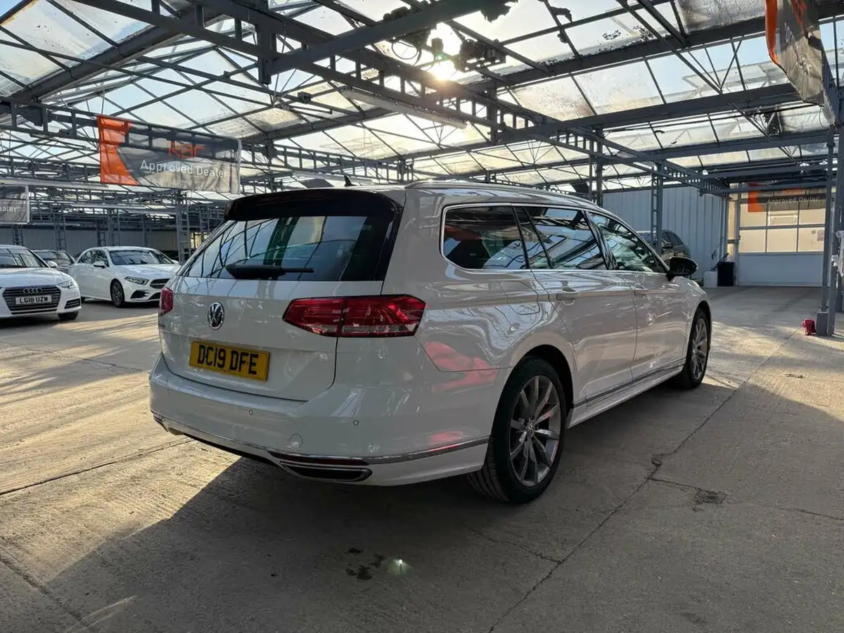 2019-volkswagen-passat-15-tsi-r-line-estate-5d-big-5