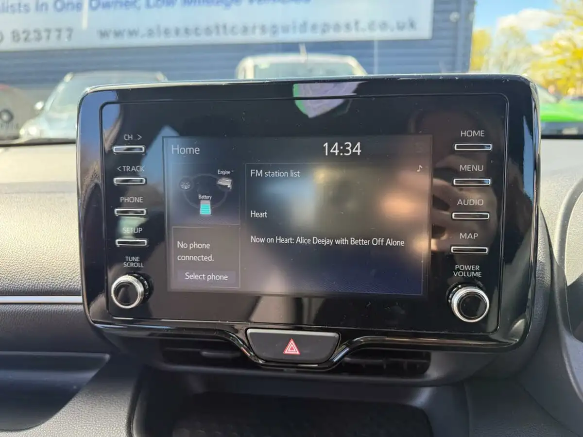2022-toyota-yaris-15-vvt-i-icon-big-36