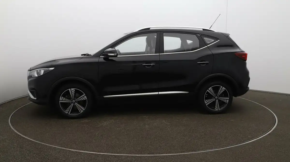 2021-mg-zs-suv-e-exclusive-ev-big-4