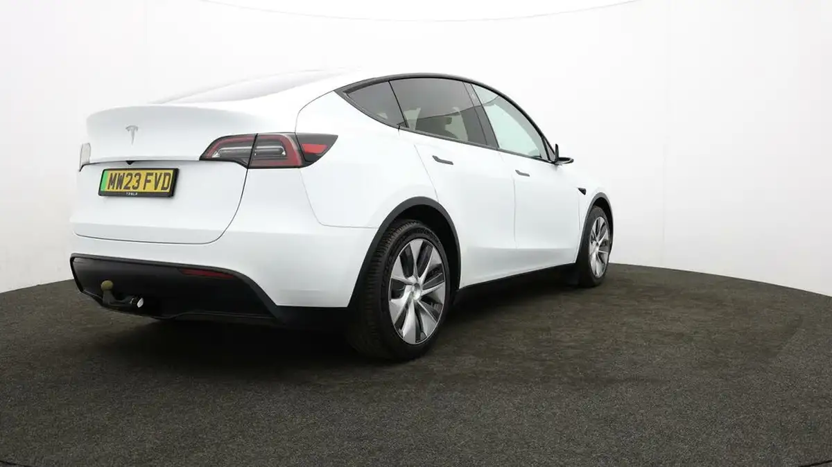 2023-tesla-model-y-e-rwd-big-77