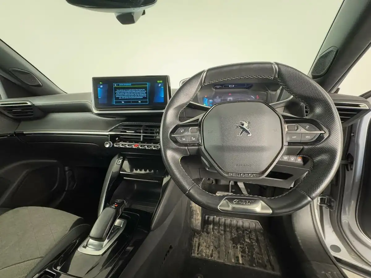 2021-peugeot-2008-suv-e-gt-big-24