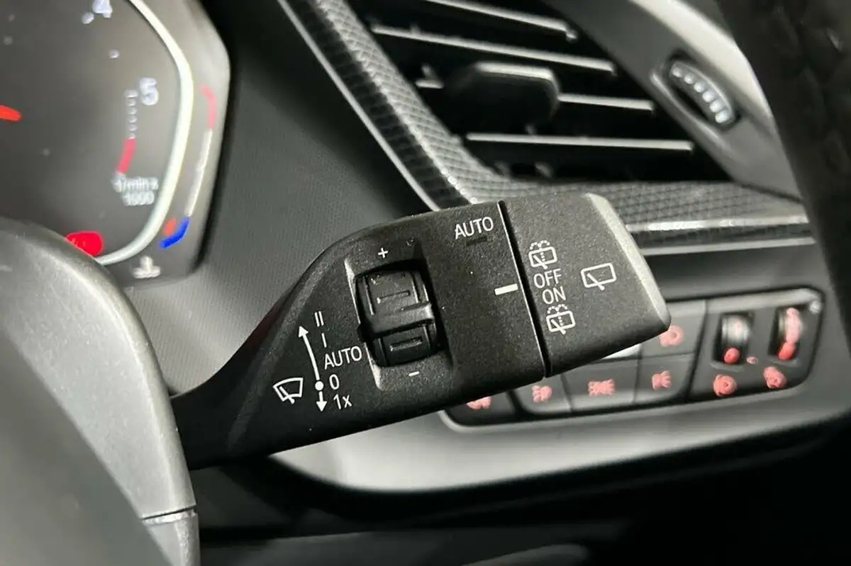 2020-bmw-1-series-15td-116d-sport-big-22