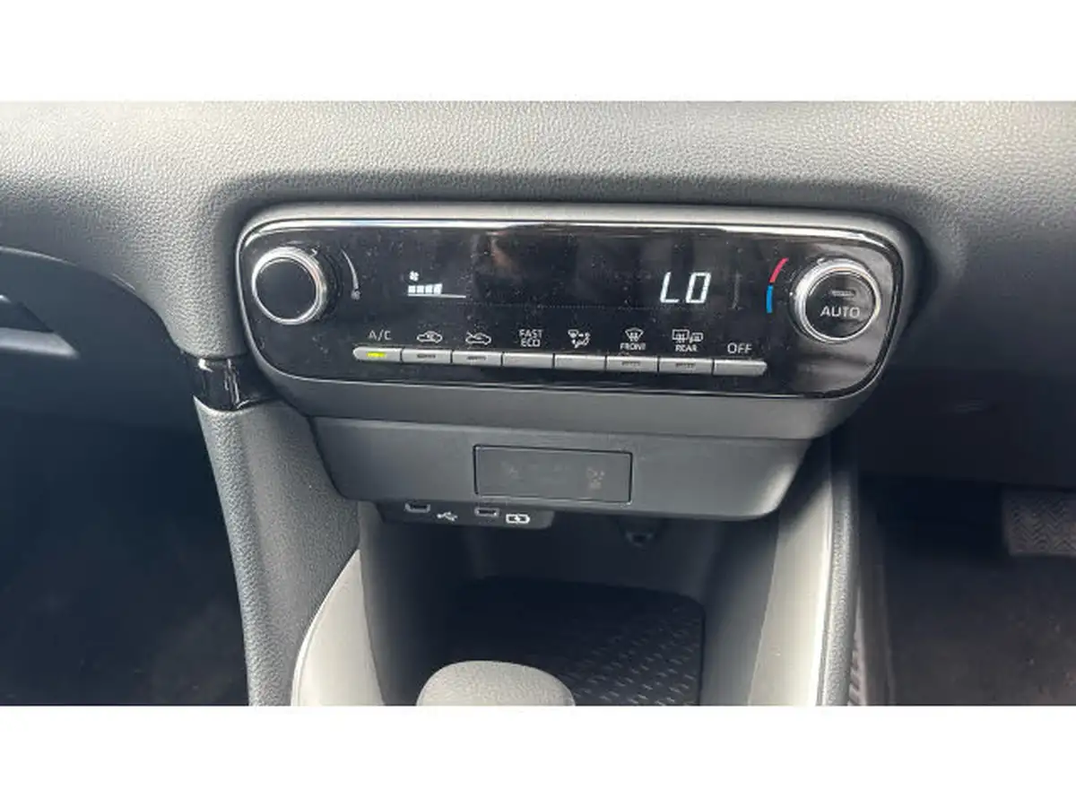 2024-toyota-yaris-15-vvt-i-icon-big-32