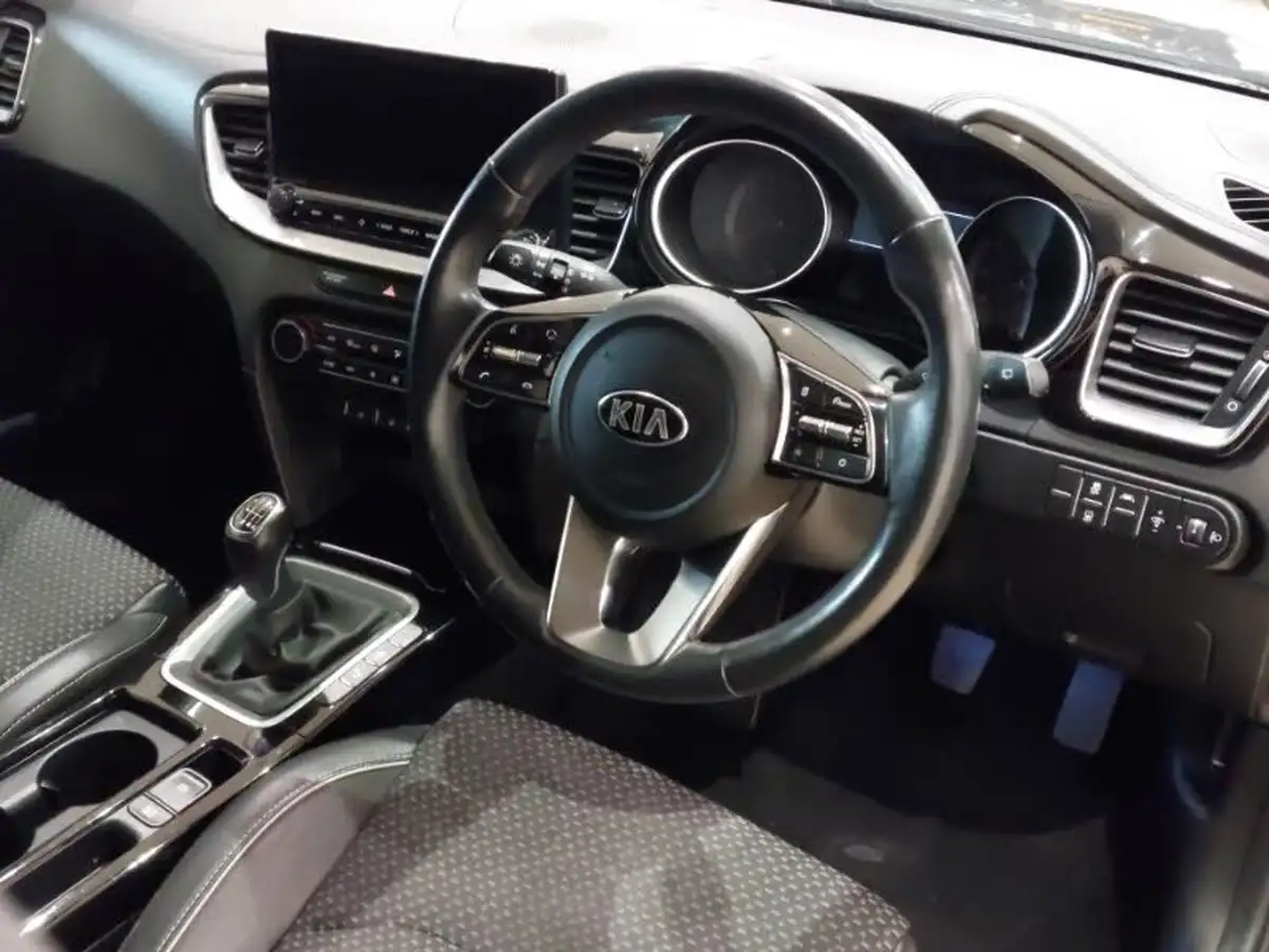 2021-kia-xceed-15-t-gdi-3-big-11