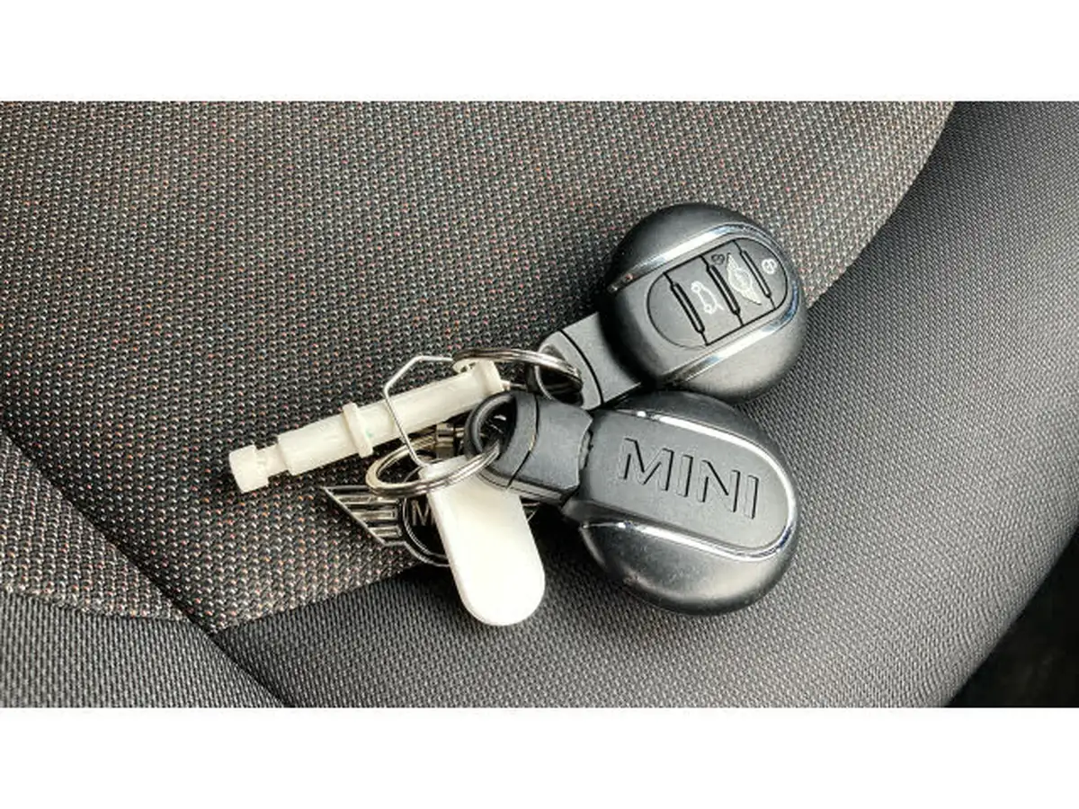 2021-mini-cooper-15-one-classic-5d-big-19