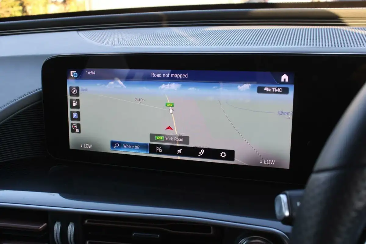 2021-mercedes-benz-eqc-e-eqc-400-amg-line-big-6