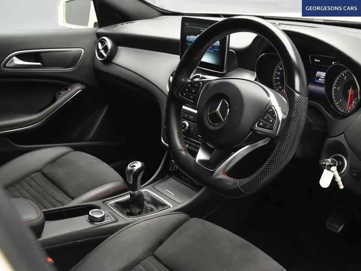 2015-mercedes-benz-gla-class-21d-gla-200d-amg-line-ss-big-15