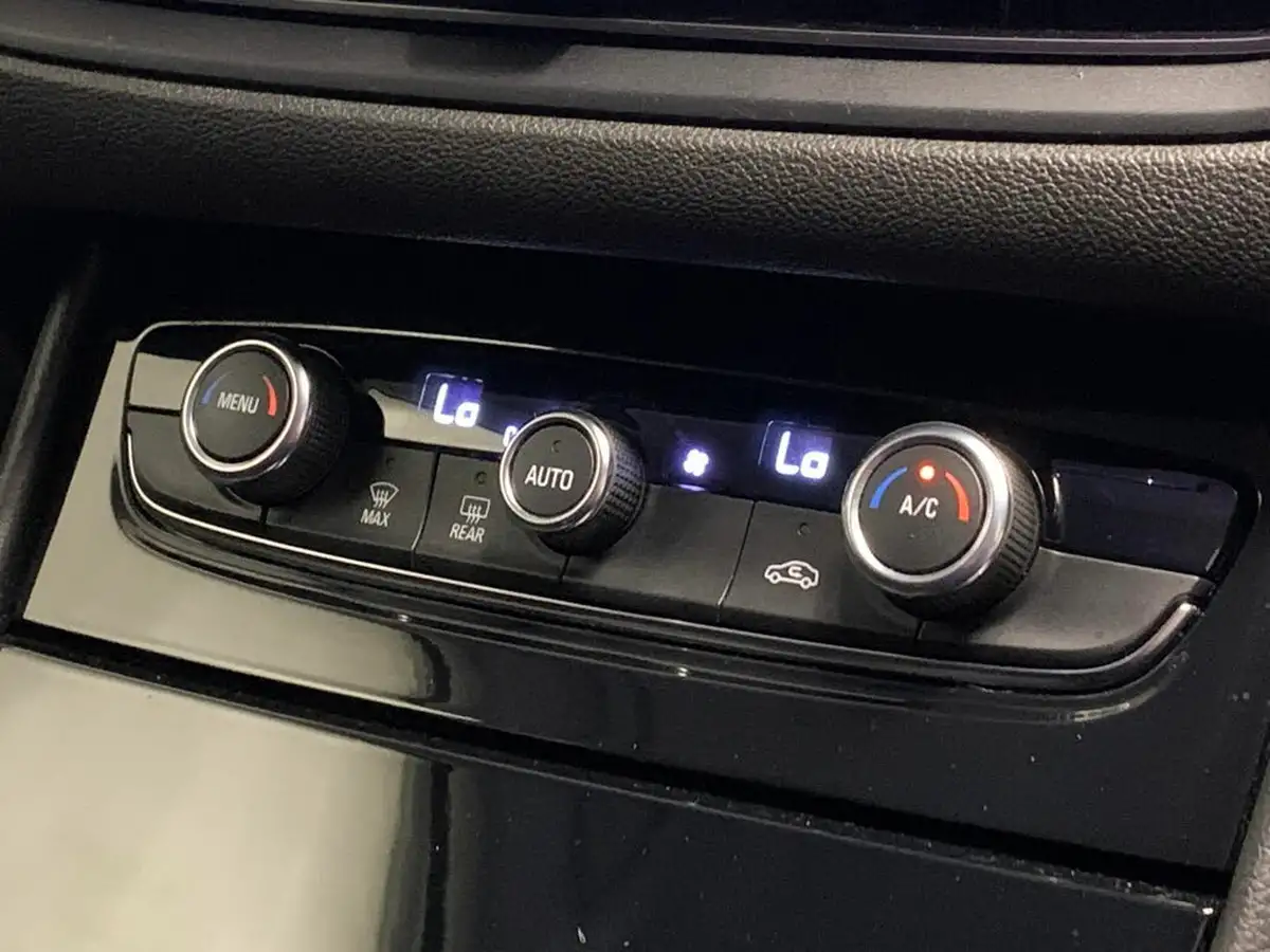 2023-vauxhall-grandland-12-gs-130ps-big-19