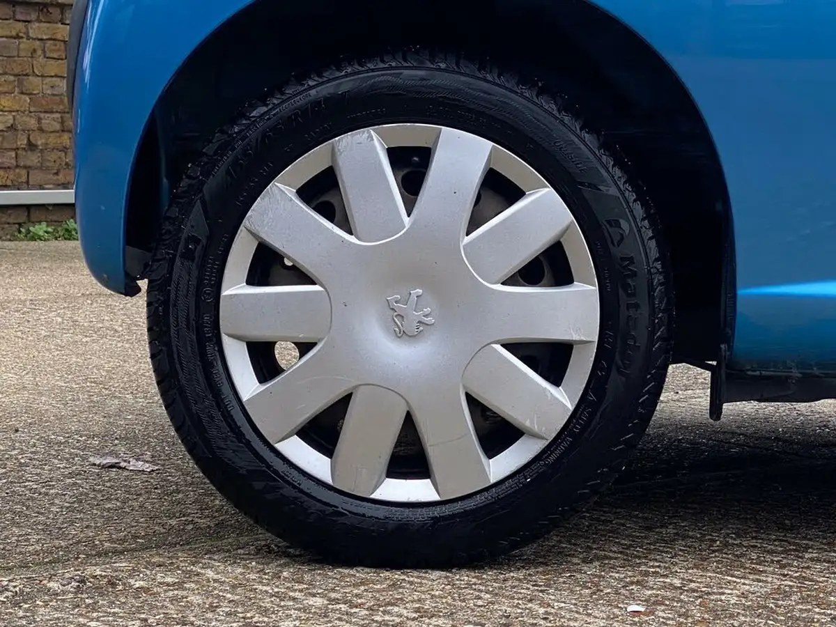 2008-peugeot-107-10-urban-3d-big-39