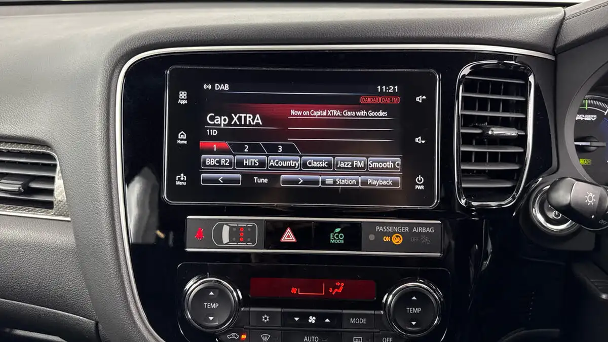 2019-mitsubishi-outlander-24-4h-phev-big-11