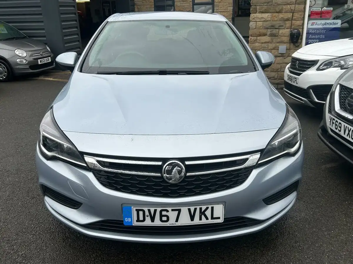 2017-vauxhall-astra-16cdti-design-110ps-hatchback-big-2
